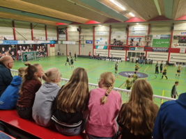 Tribune Greenpark Aalsmeer vol met KDO handbalfanaten!